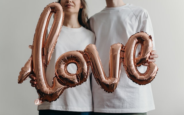 Jakie są najlepsze sposoby na wyrażanie miłości w związku?